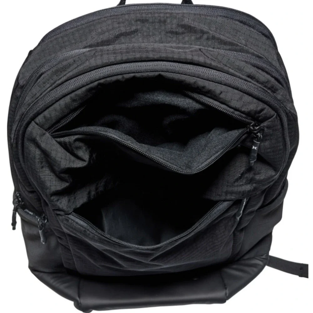 Hurley 7390 Peak 26L Black Backpack‎ for School or Daily Use